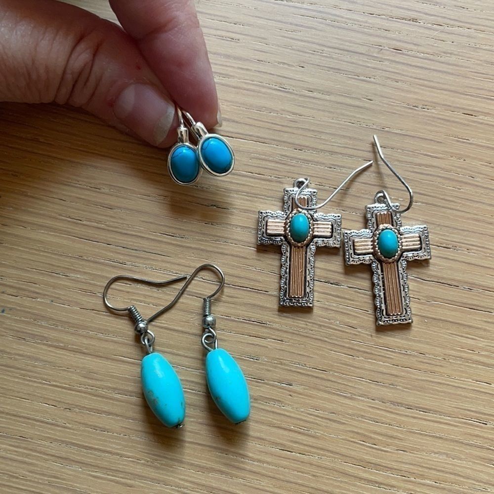 3 pair of costume turquoise jewelry. - Picture 1 of 6